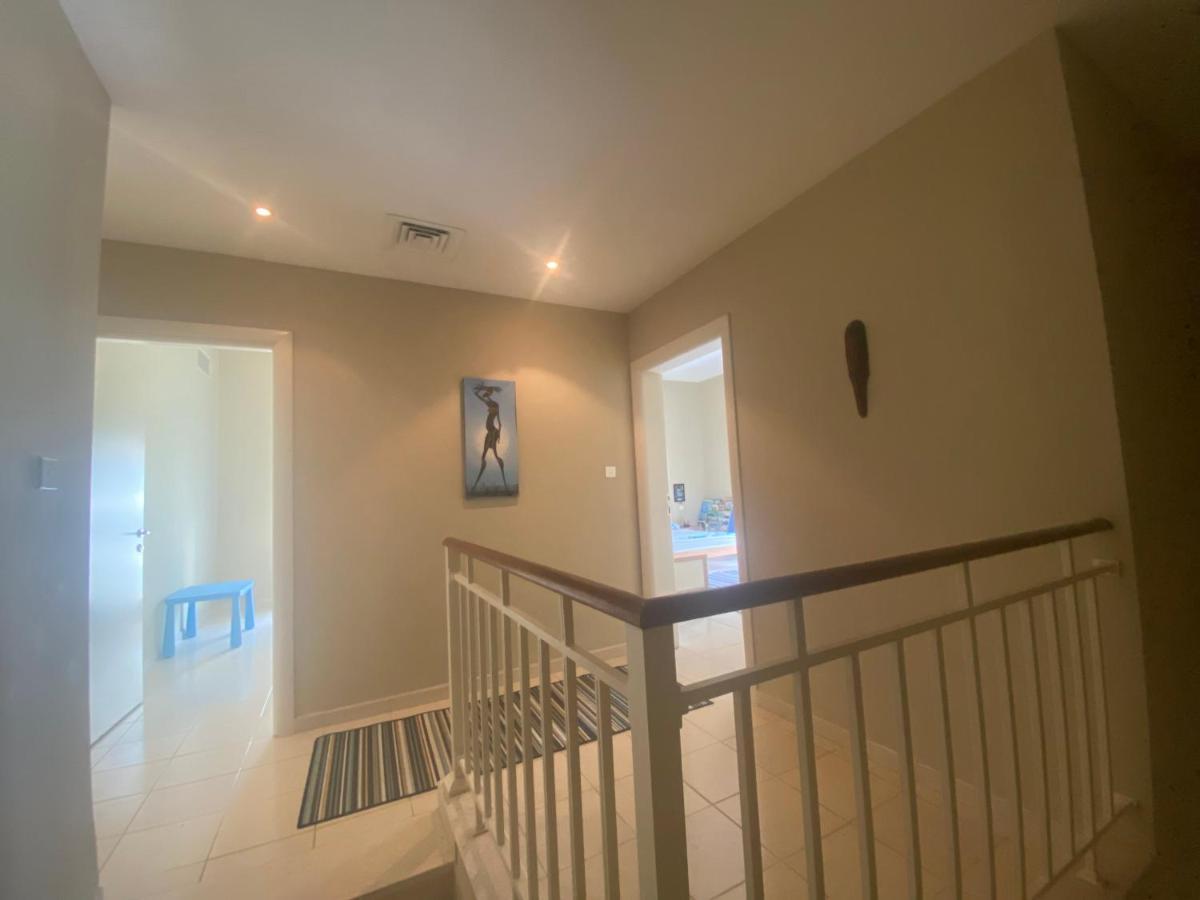 Spacious 4-Bedroom Villa, Children Friendly Dubai Exterior photo